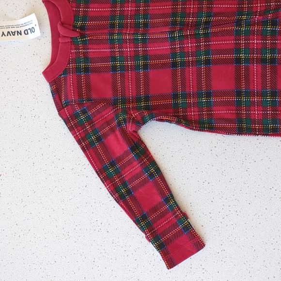 NWT Old Navy Bundle - Christmas / Winter - Onesies, Santa Suit - Picture 6 of 8